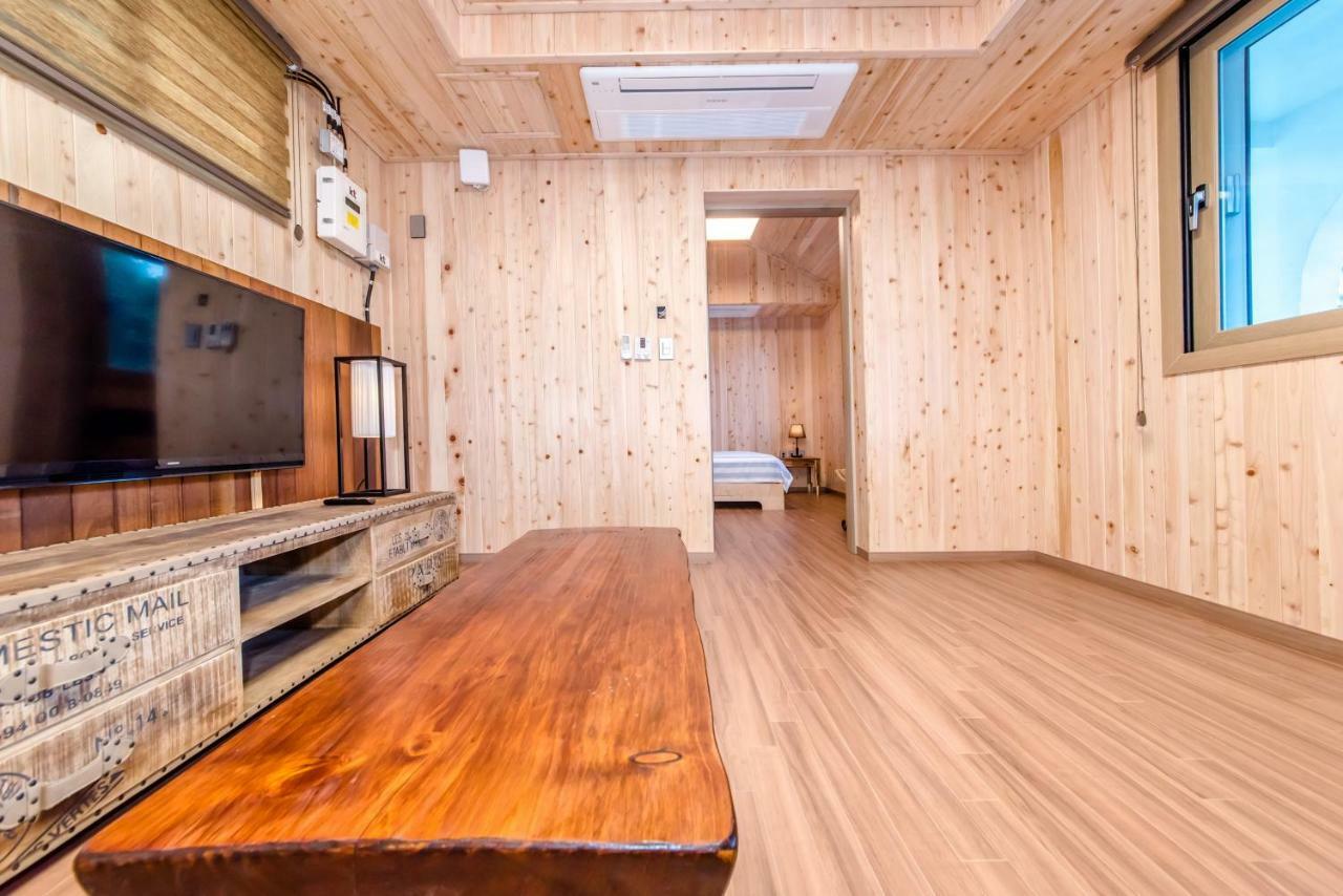 Dongbackdongsan Holiday home